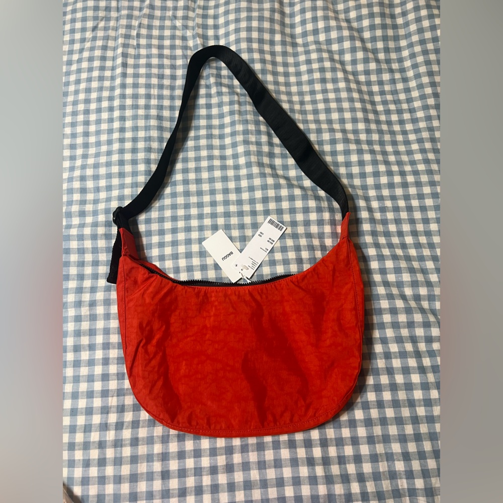 BAGGU Urban Outfitters Exclusive Crescent Bag in Tomato